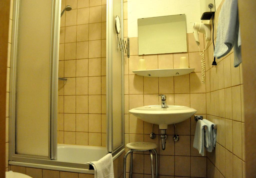 Hotel Rheinstein Ruedesheim am Rhein Phòng bức ảnh